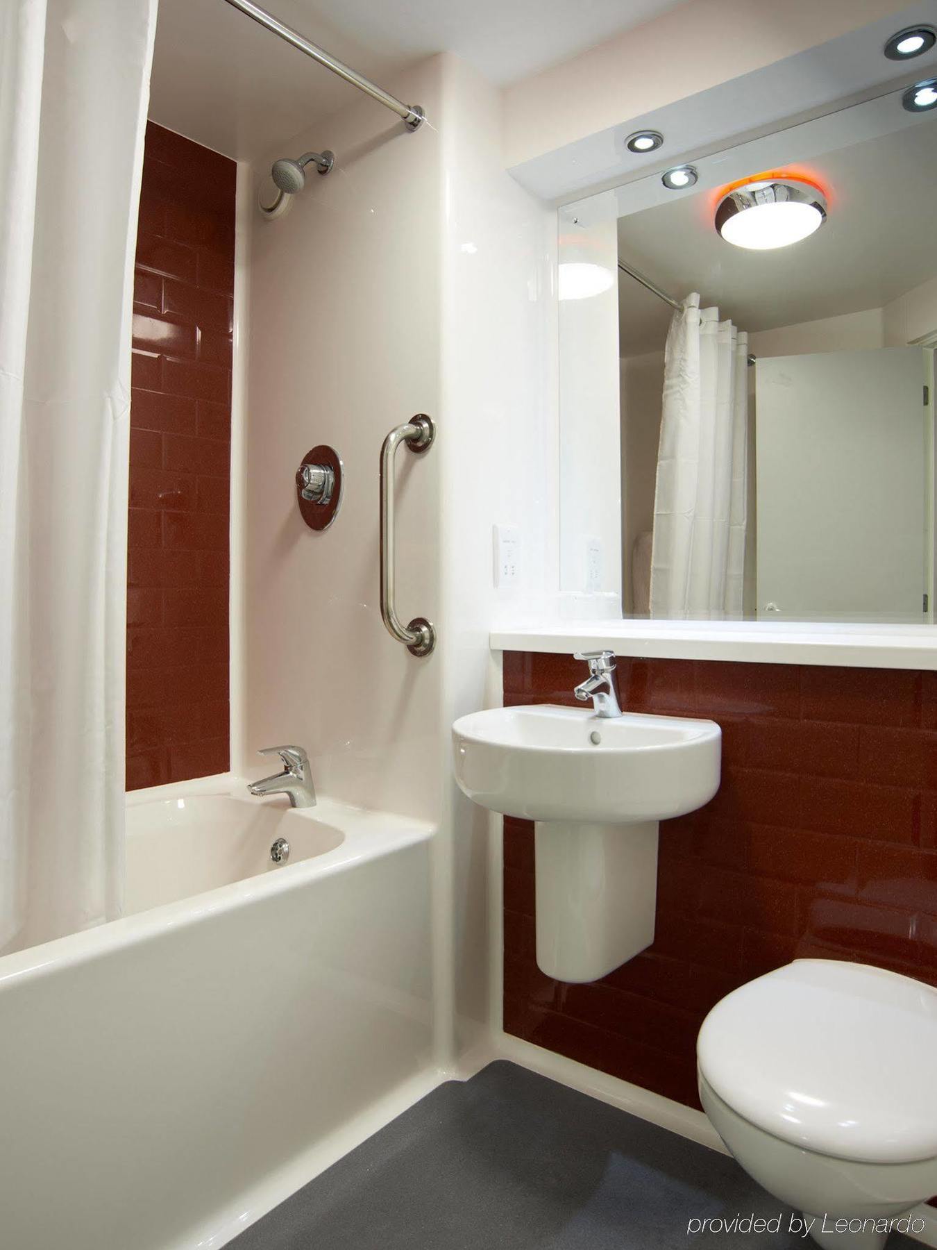 Travelodge London Woolwich Exteriör bild